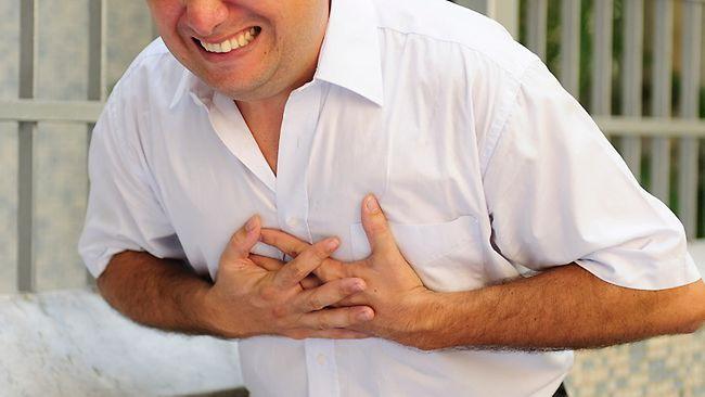 признаки инфаркта у мужчин первая помощь