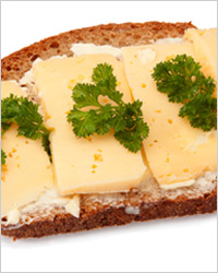 бутерброд с сыром и маслом
