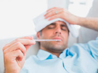 При  миокардите возможна лихорадка, напоминающая симптомы гриппа.